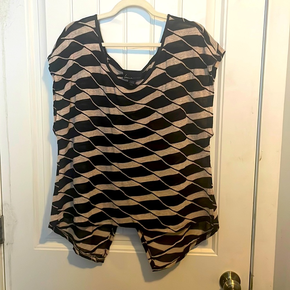 Size 18/20 Black and Tan top